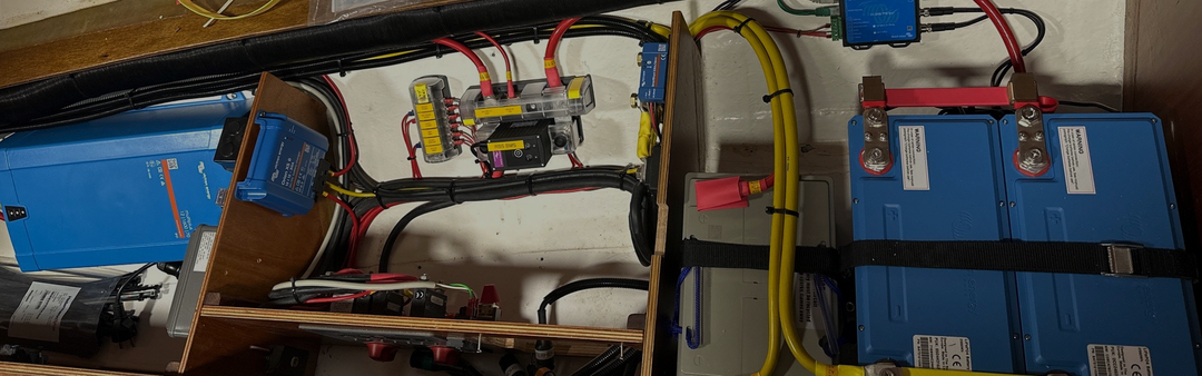 Elsystem ombord – komplett guide till strömförsörjning i båt