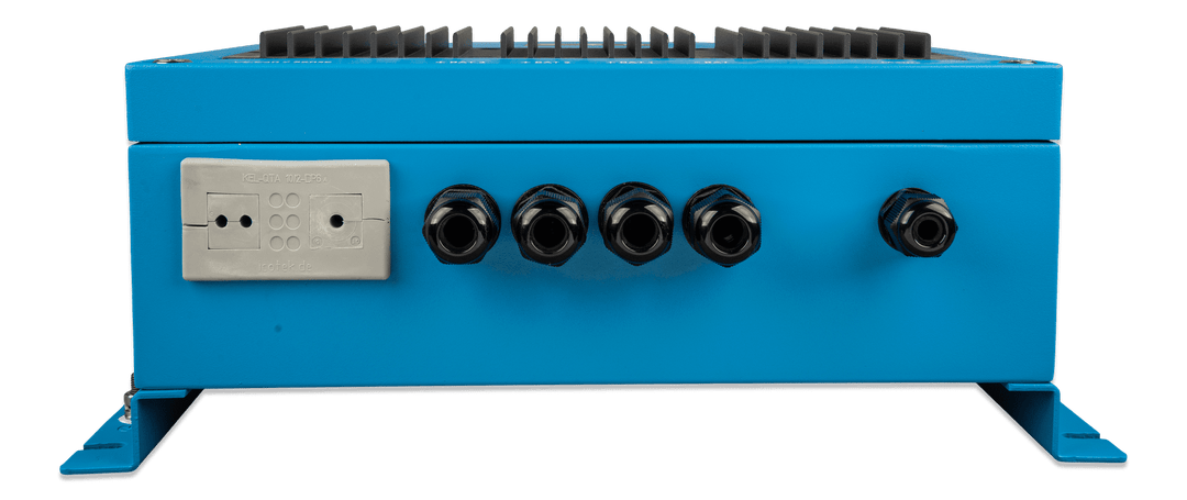 Skylla-I65 12V 70A 3 outputs front