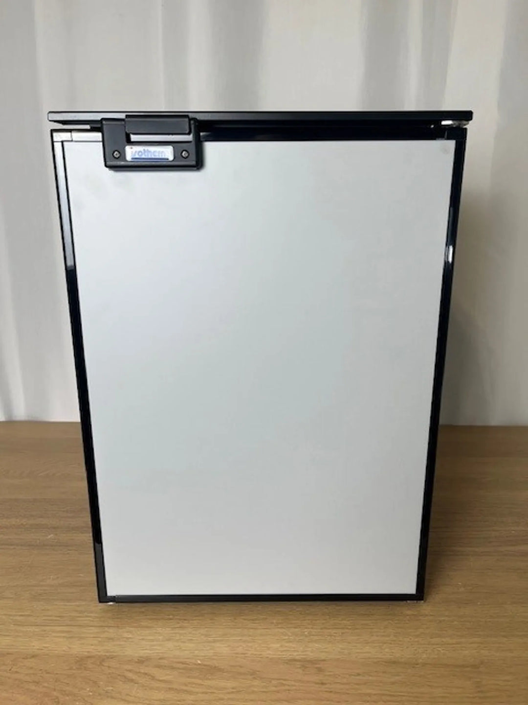 B0084 Isotherm CR42 Kyl  Utställn.ex. aldrig använd