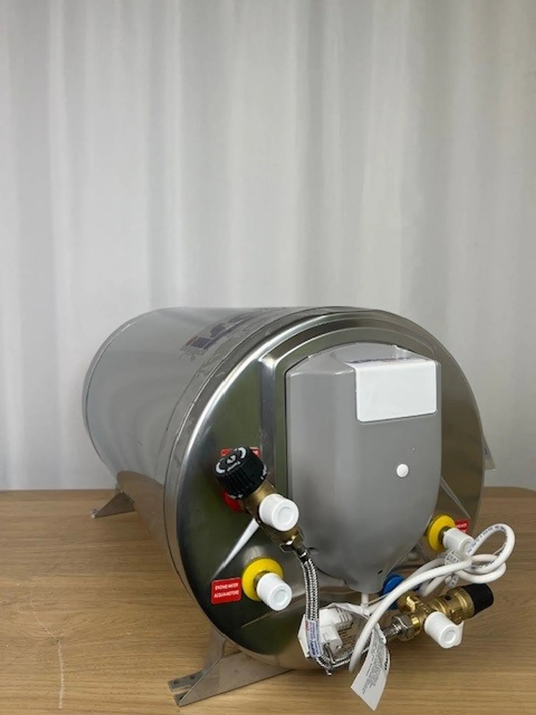 B0089 Isotemp Basic 50L 230V lagerskada bucklor i hölje