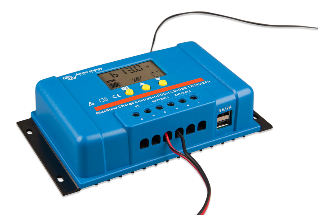 BlueSolar Charge Controller DUO LCD USB 12-24V-20A front right display 1