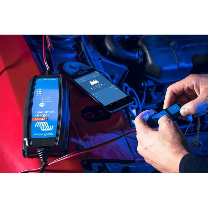 Blue Smart connected with smartphone_web