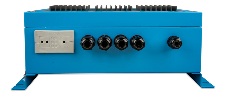 Skylla-I65 12V 70A 3 outputs front