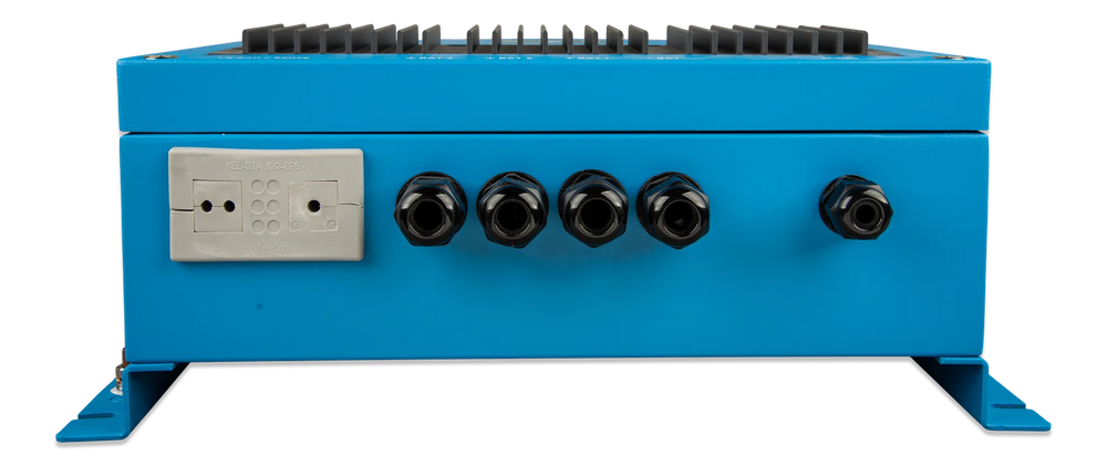 Skylla-I65 12V 70A 3 outputs front